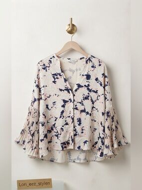 Vince Navy & Blush Floral V-Neck Button-Front Blouse